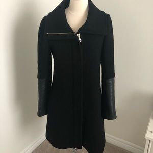 Beautiful Club Monaco coat with pockets. size S.